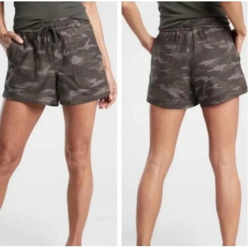 Athleta Camo Farallon Shorts Gray Charcoal Camouflage Drawstring Hiking Size 4